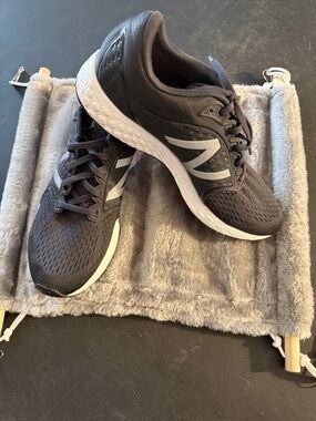 New Balance Women's Black and White Athletic Running Shoes